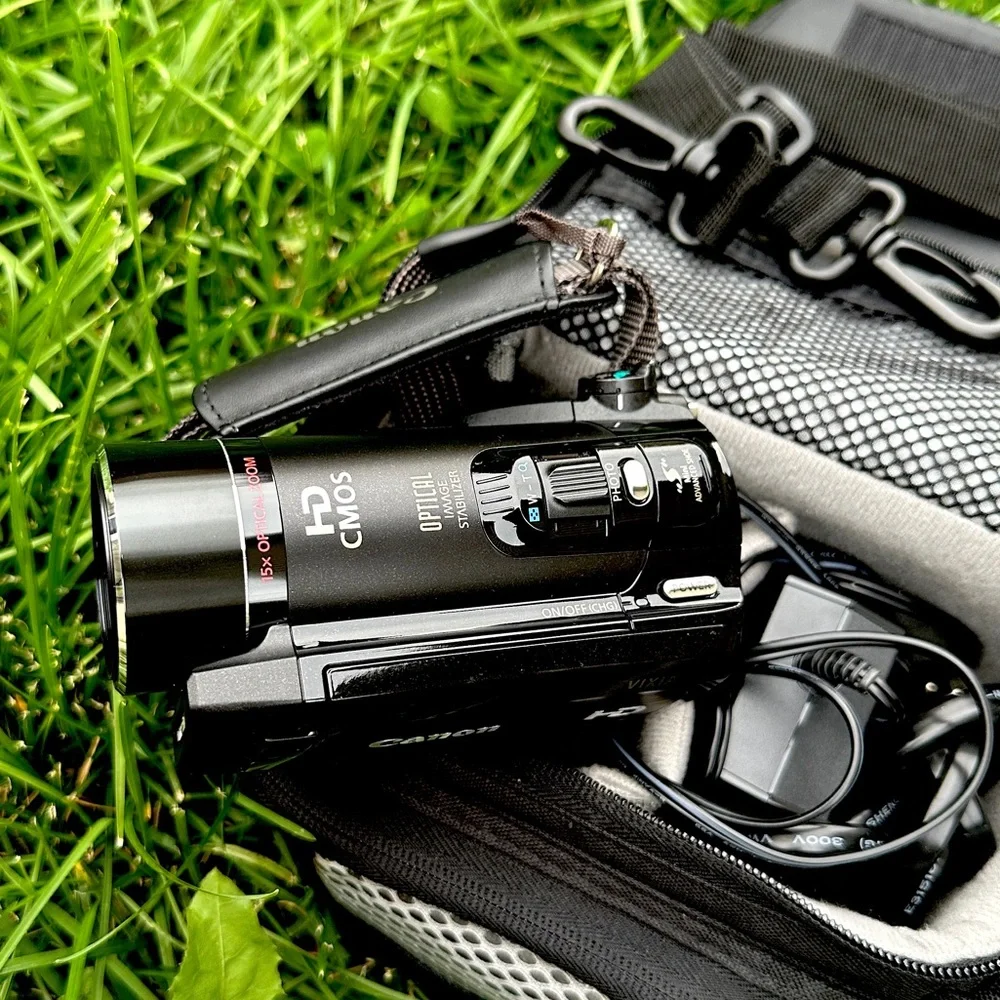 Canon HD Vixia. Full Camcorder w/64GB Flash Memory & Pro Manual Control.